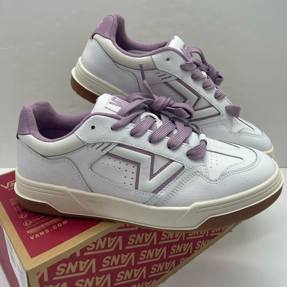 Vans Men’s Upland
Vintage Leather Purple
VN000D1HPRP White and Lavender Sneakers - Picture 9 of 16